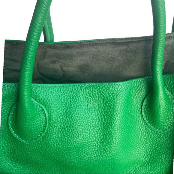 Beck Medium Classic Leather Tote in green - Picture 5 of 11